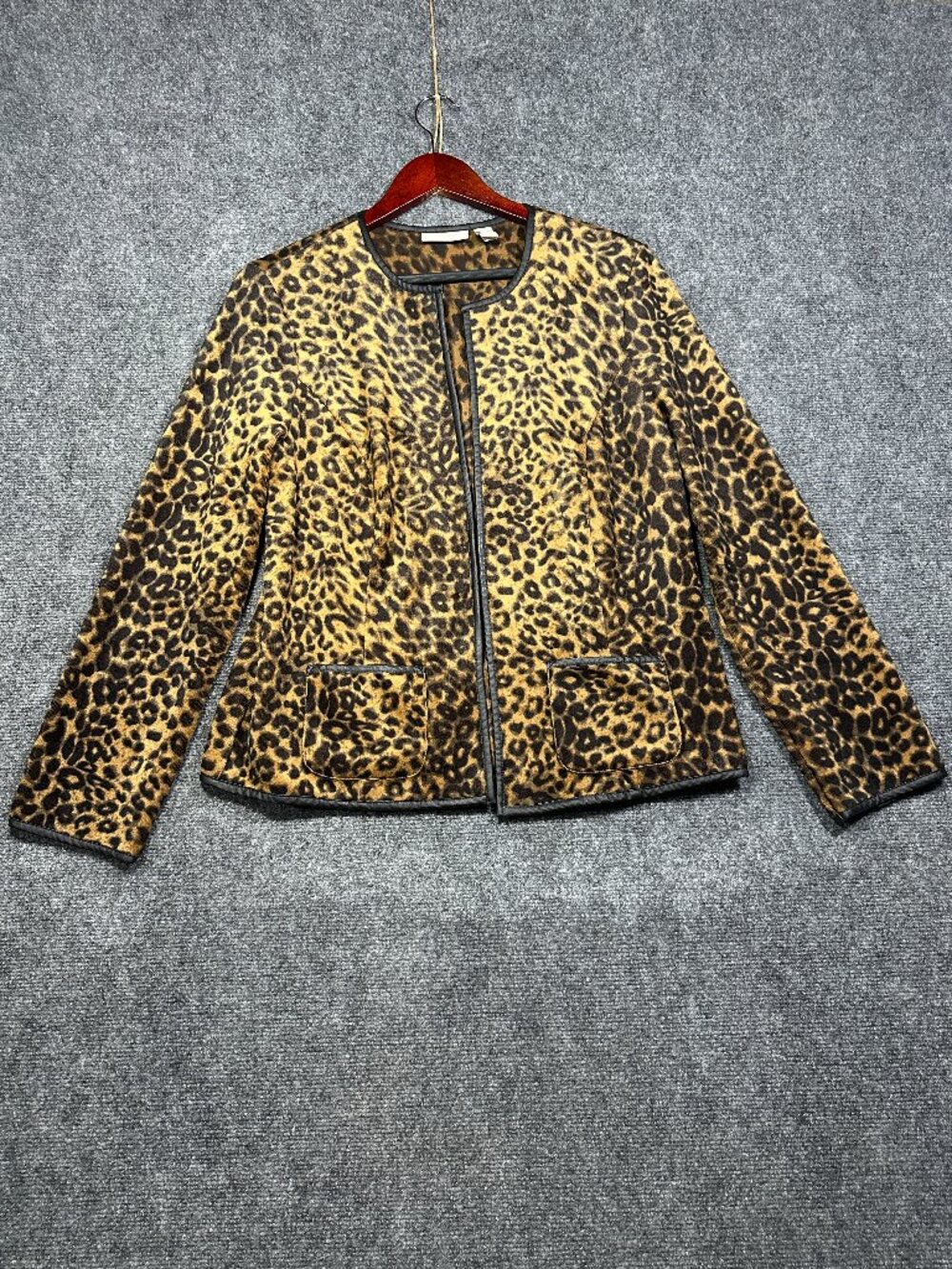 Size Chicos 1, US Medium  Bust:19  Length:24  Gently worn, good condition as sho